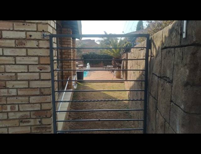 4 BEDROOM HOUSE FOR SALE IN EIKE PARK